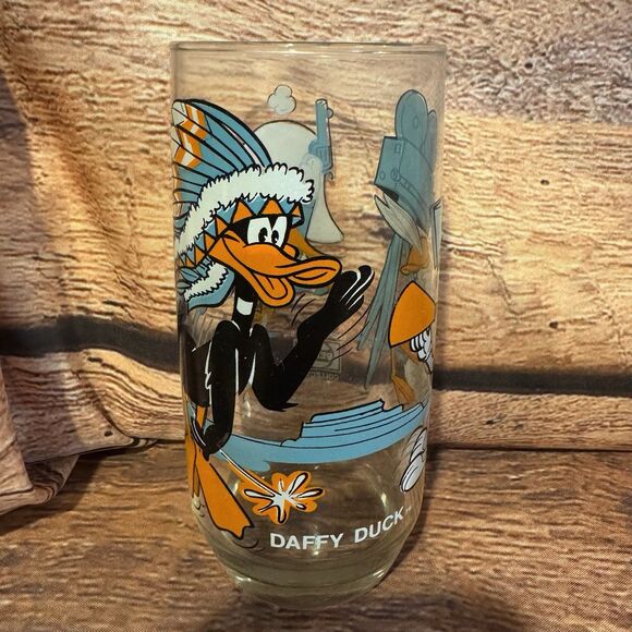 Vintage 1979 Pepsi Looney Tunes Glass Collector Series Daffy Duck Bugs Bunny Sam - Picture 1 of 6